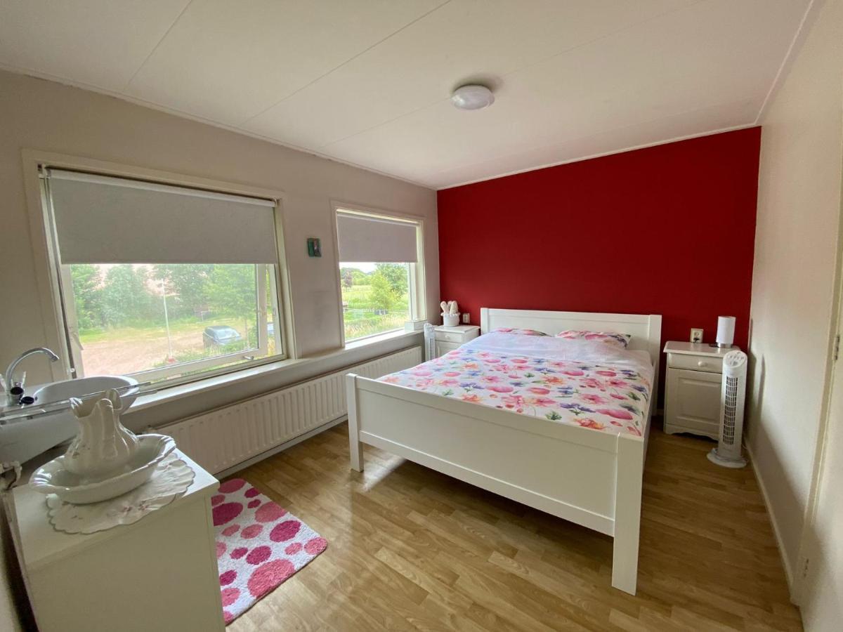 Huis Bij Het Water Met Sloepje Jutrijp Exterior foto