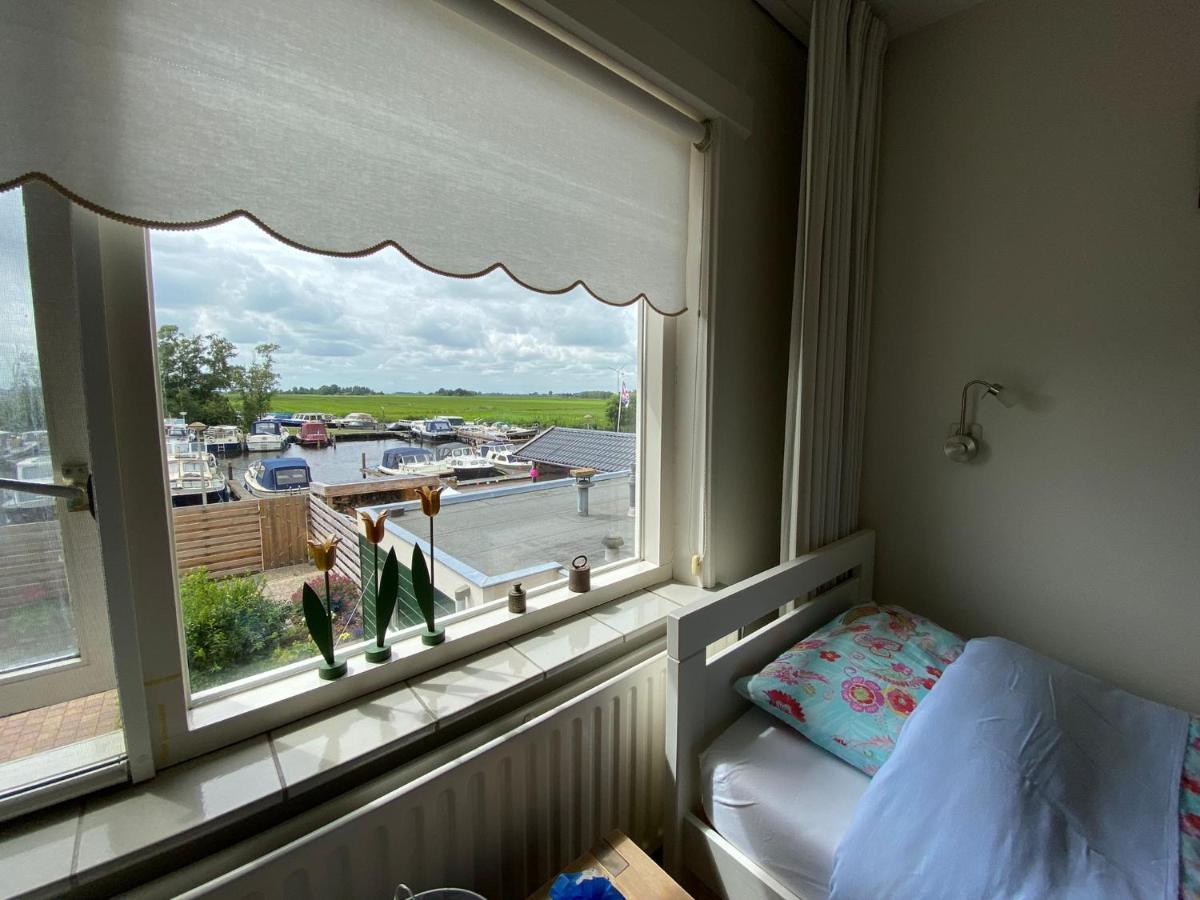 Huis Bij Het Water Met Sloepje Jutrijp Exterior foto